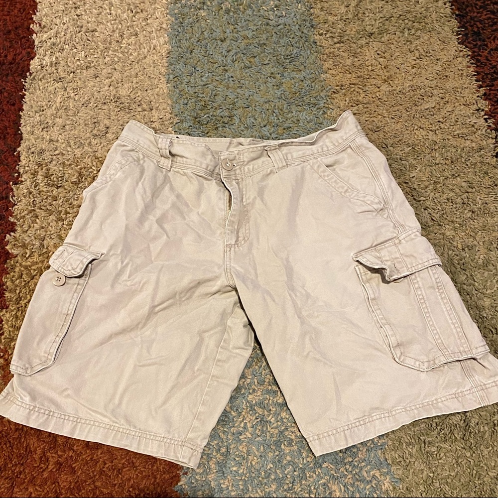 Men’s khaki shorts